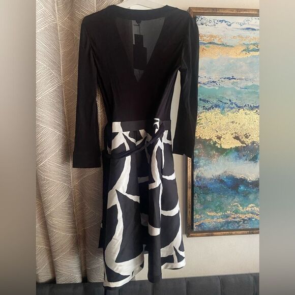 Diane Von Furstenberg DVF Dress Sz 4 Amelia  Printed Flared True Wrap Pocket NWT - Picture 6 of 16